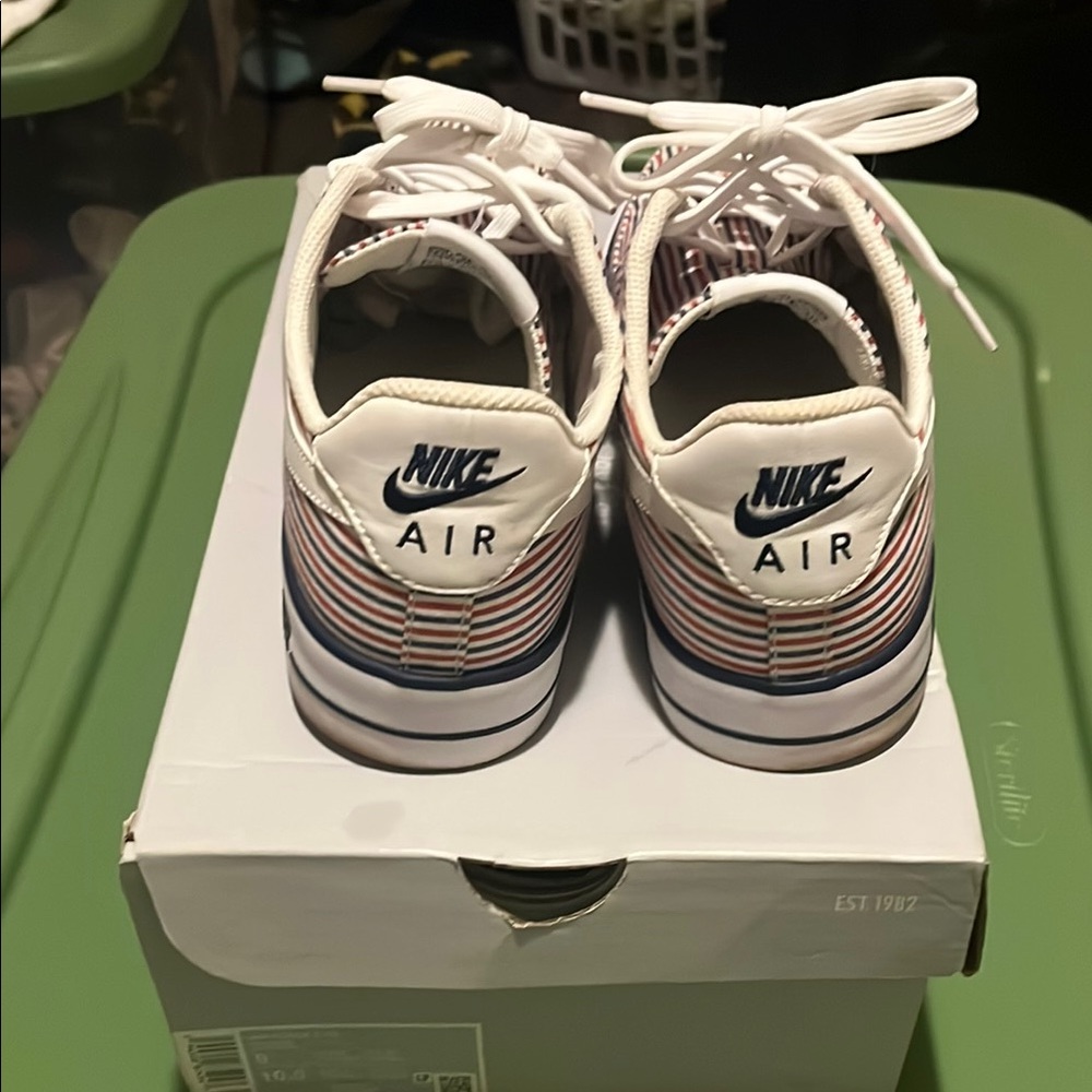 Nike Air Striped Sneakers - Picture 3 of 3